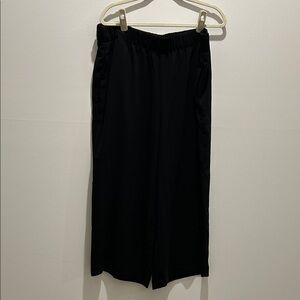 H&M Black Capris